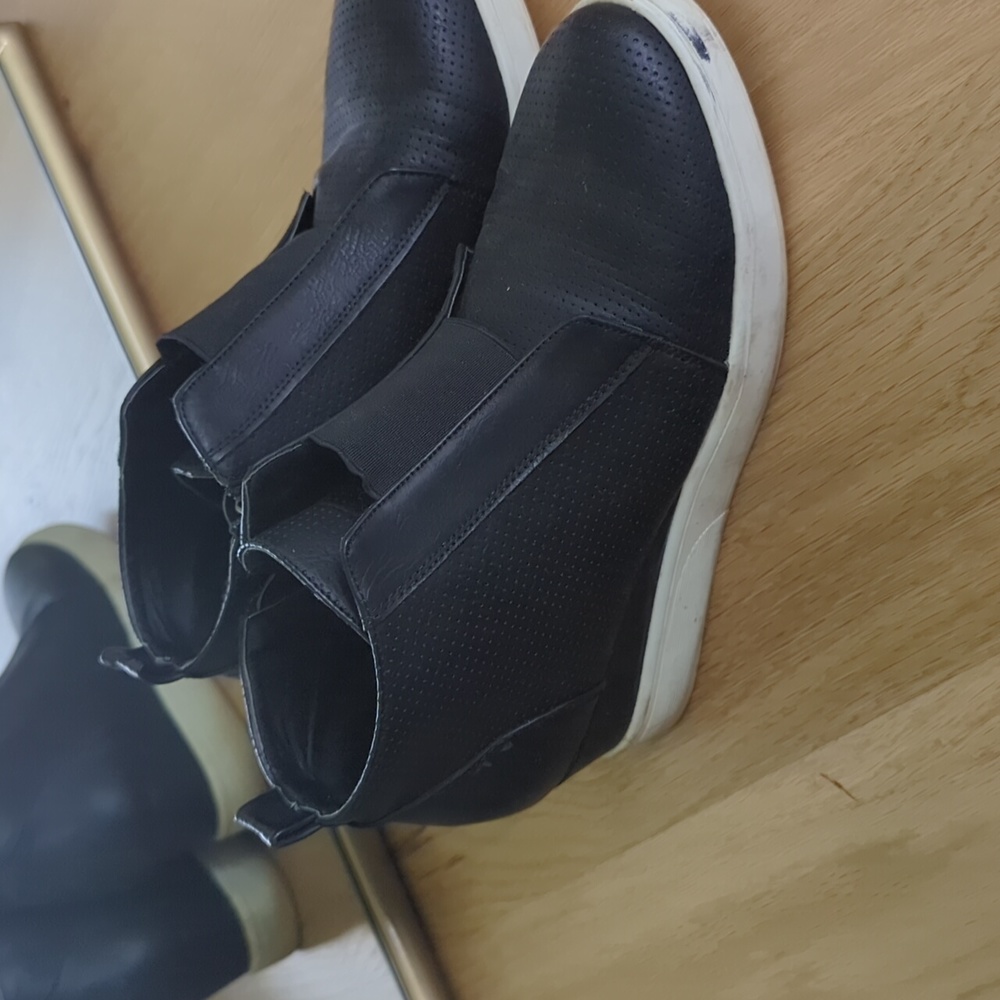 Shoes - Picture 4 of 4